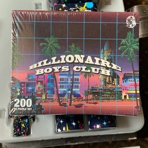 Selling BBC x Starfield 100% and 400% Be@rBrick, 200pc BBC Mawaiian Night Puzzle